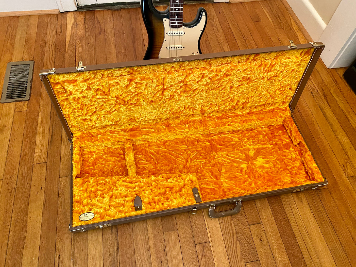 2006 Fender American Deluxe Vintage Player '62 Stratocaster Flame Top | 2-Tone Sunburst
