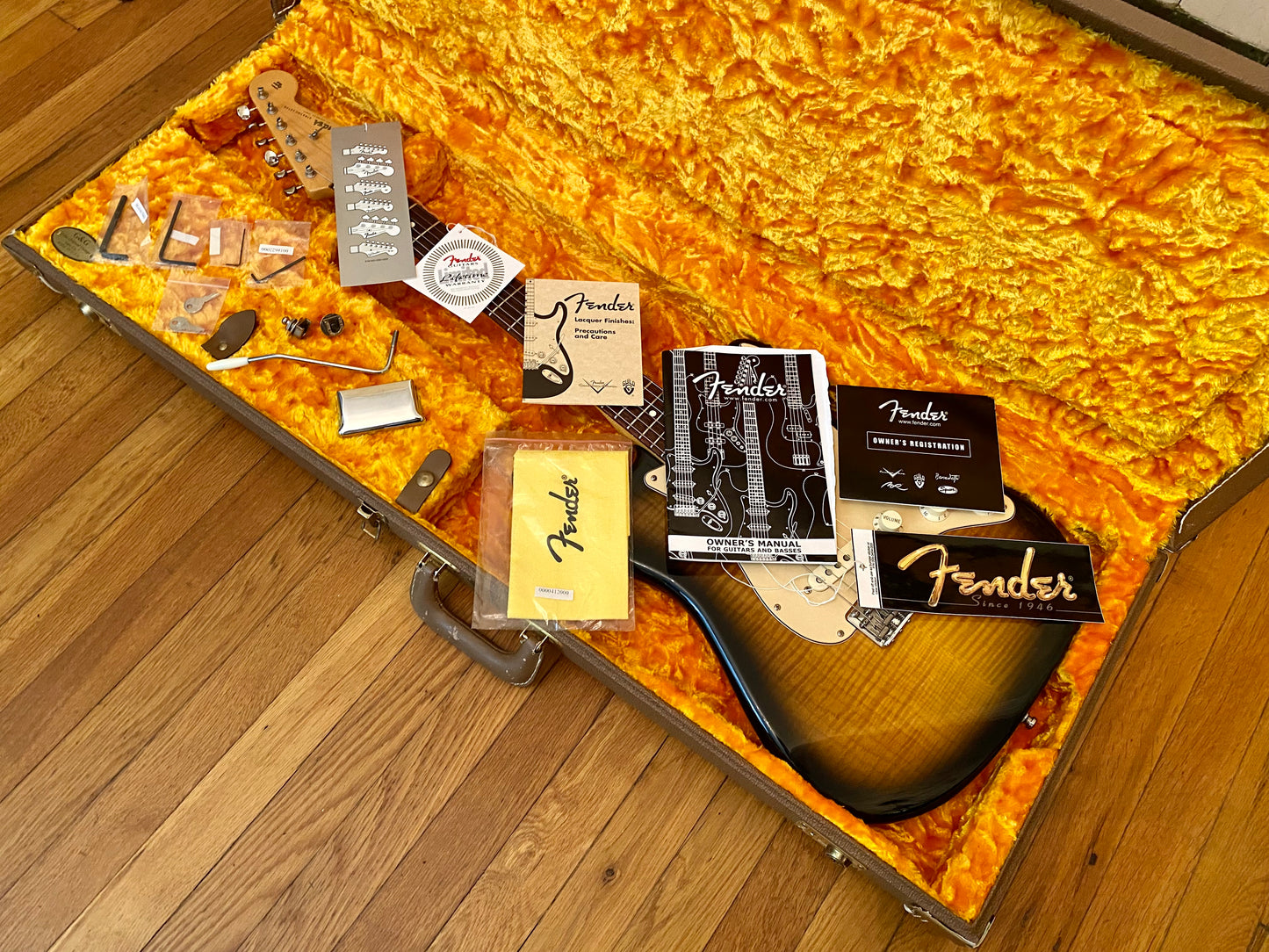 2006 Fender American Deluxe Vintage Player '62 Stratocaster Flame Top | 2-Tone Sunburst