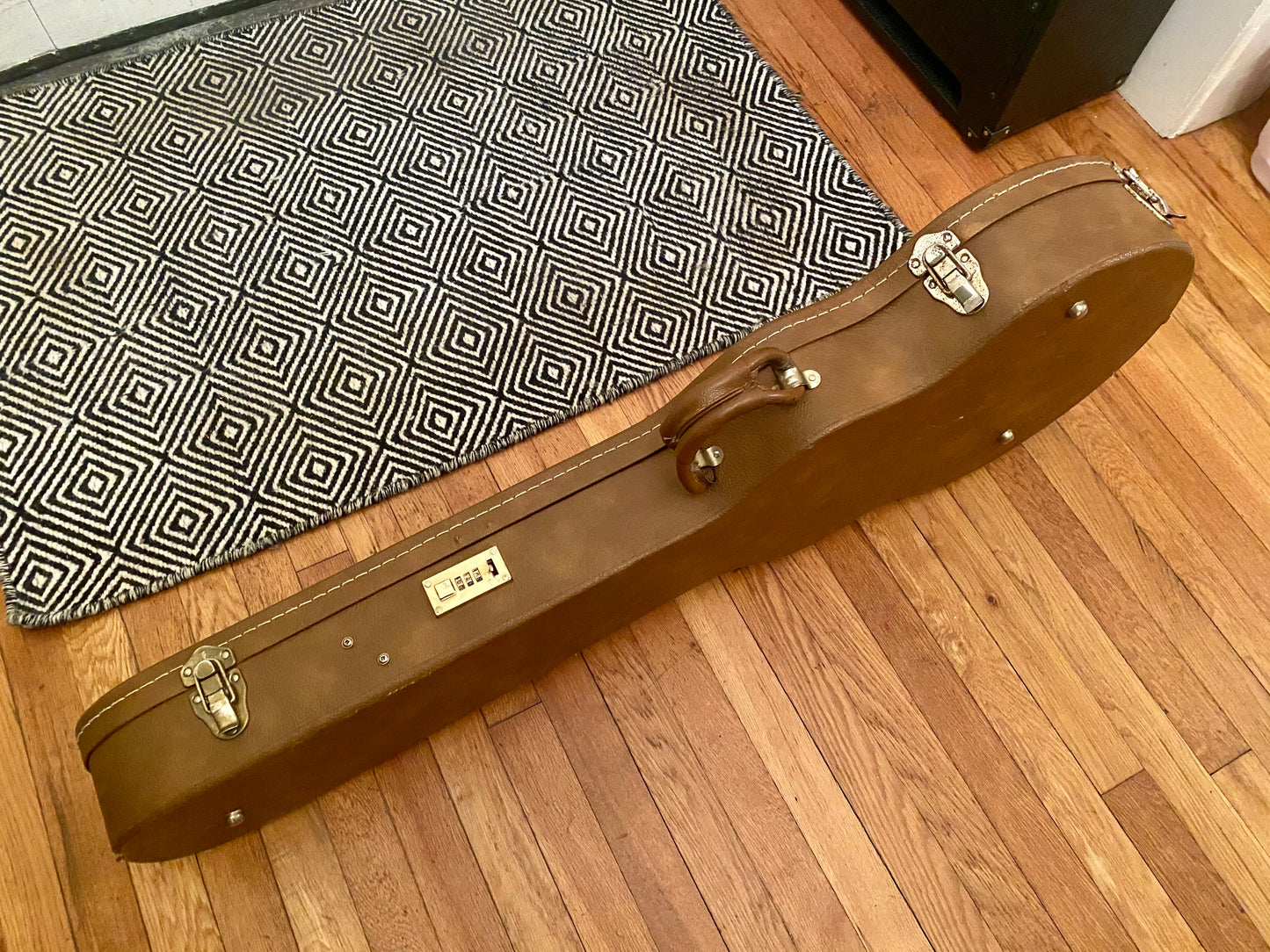 Gibson USA (TKL) Brown & Pink w/ Shroud Hard Case | Great Condition, Combo Lock Latch Removed