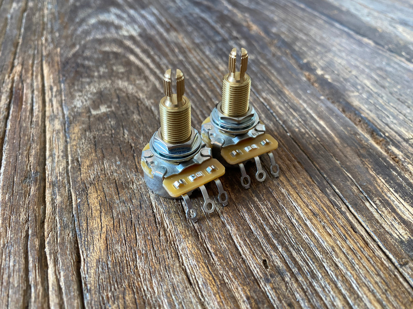 WD Custom Audio Taper 550 kΩ Potentiometers | Matched Sets