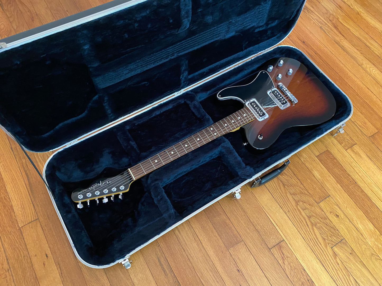 1998 Fender Tele-Sonic | 2-Tone Sunburst, DeArmond 2K Dynasonic Pickups, 24.75" Scale