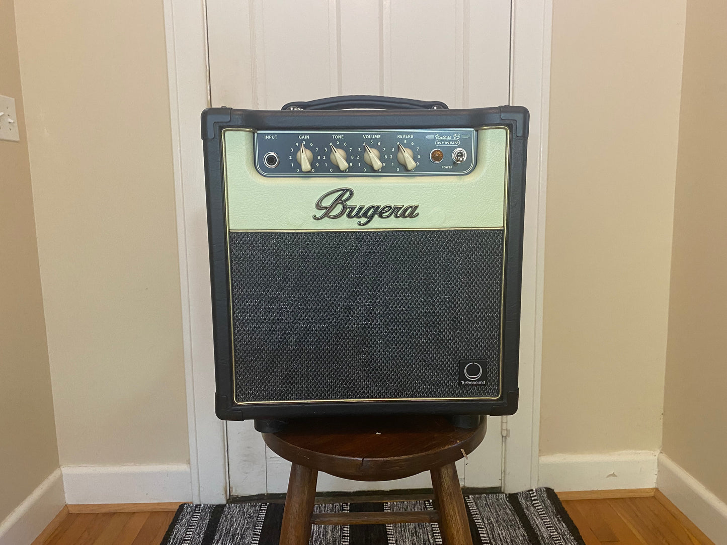 V5 Infinium 5W 1x8 Combo | Extremely Clean, Sounds Great