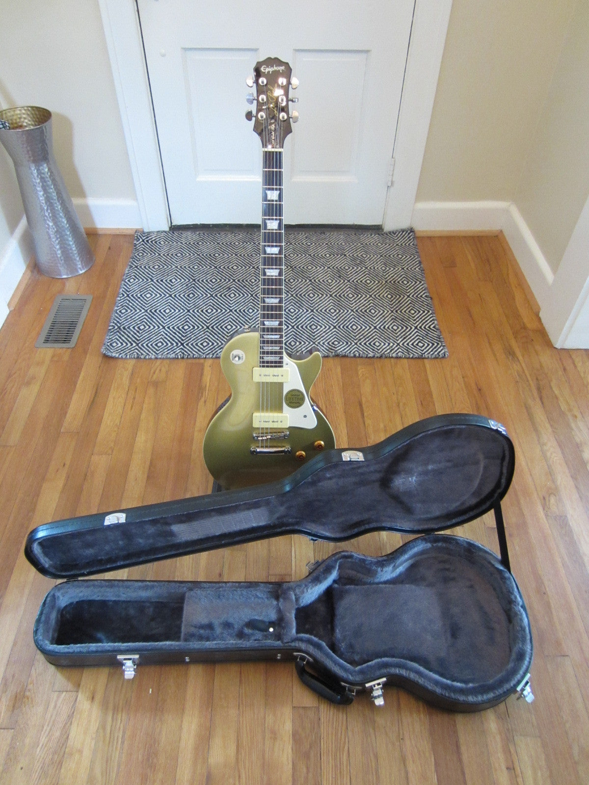 Lil' Huddy's Guitar Shop - Lil' Huddy's Guitar Shop