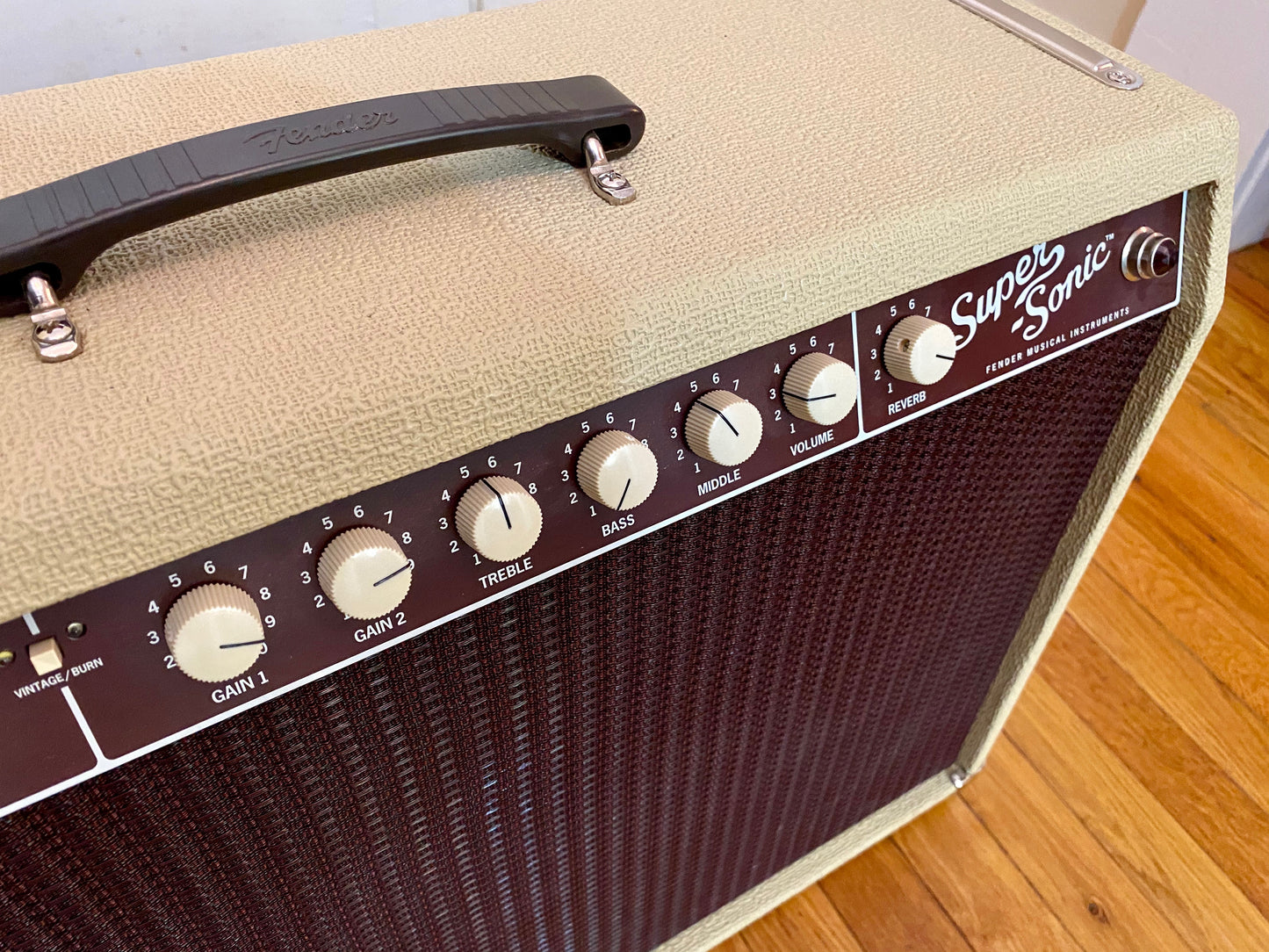 Fender Super Sonic 22 1 x 12 Combo | Blonde w/ Oxblood, 4-Button Footswitch, Fender Cover