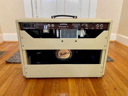 Fender Super Sonic 22 1 x 12 Combo | Blonde w/ Oxblood, 4-Button Footswitch, Fender Cover