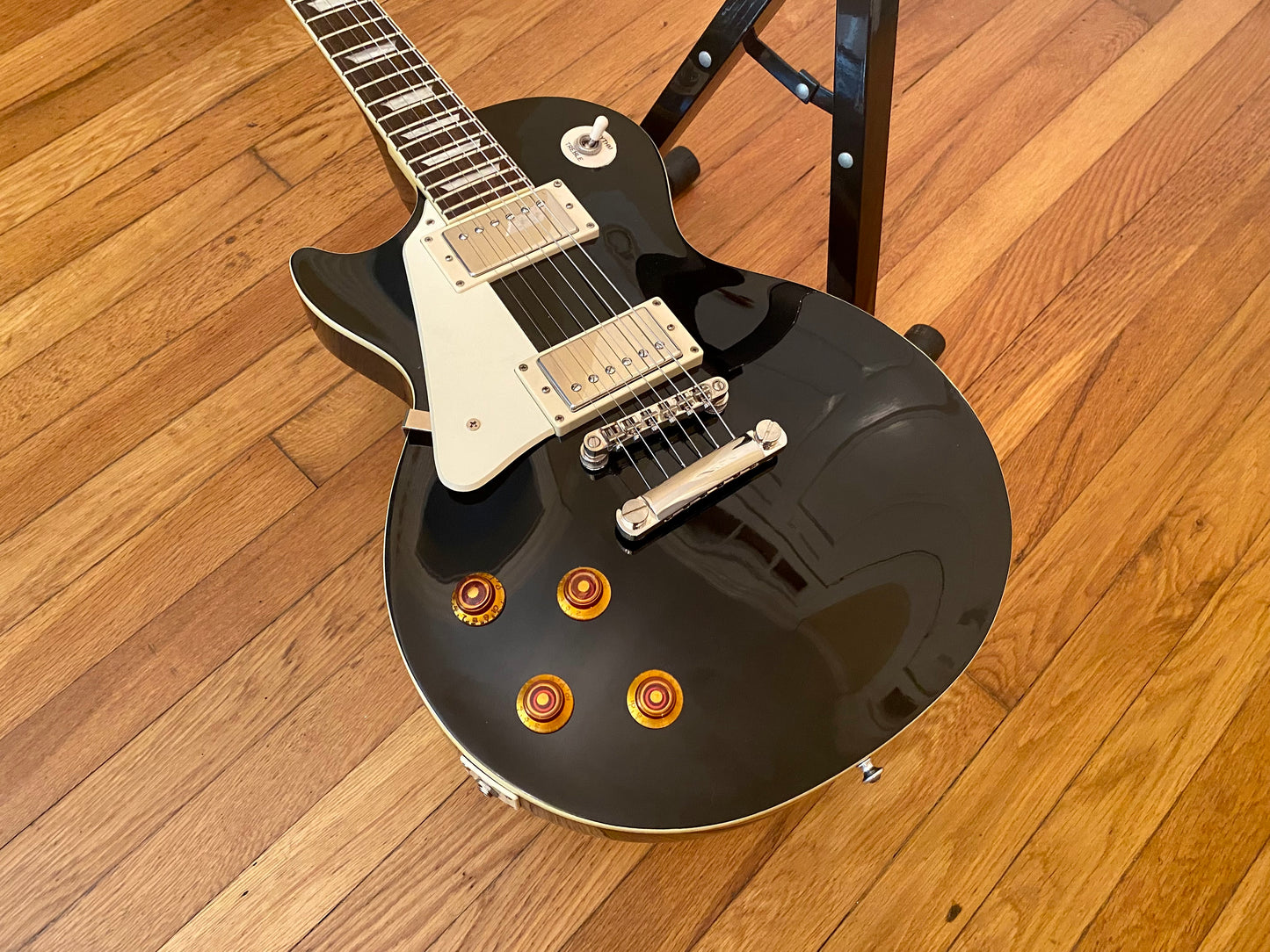 Left-Handed | 2005 Les Paul Standard | Ebony w/ Hard Case