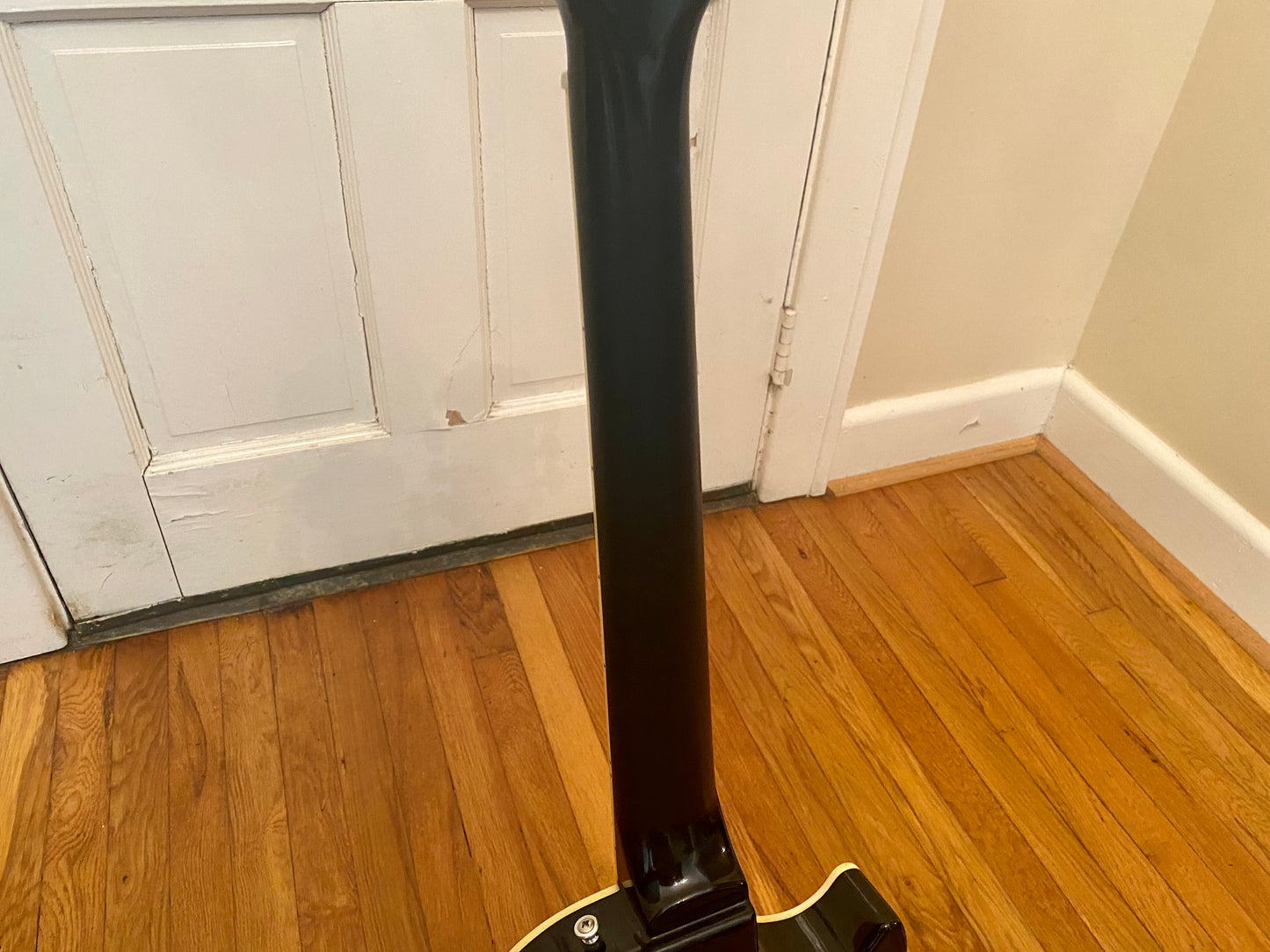 Left-Handed | 2005 Les Paul Standard | Ebony w/ Hard Case