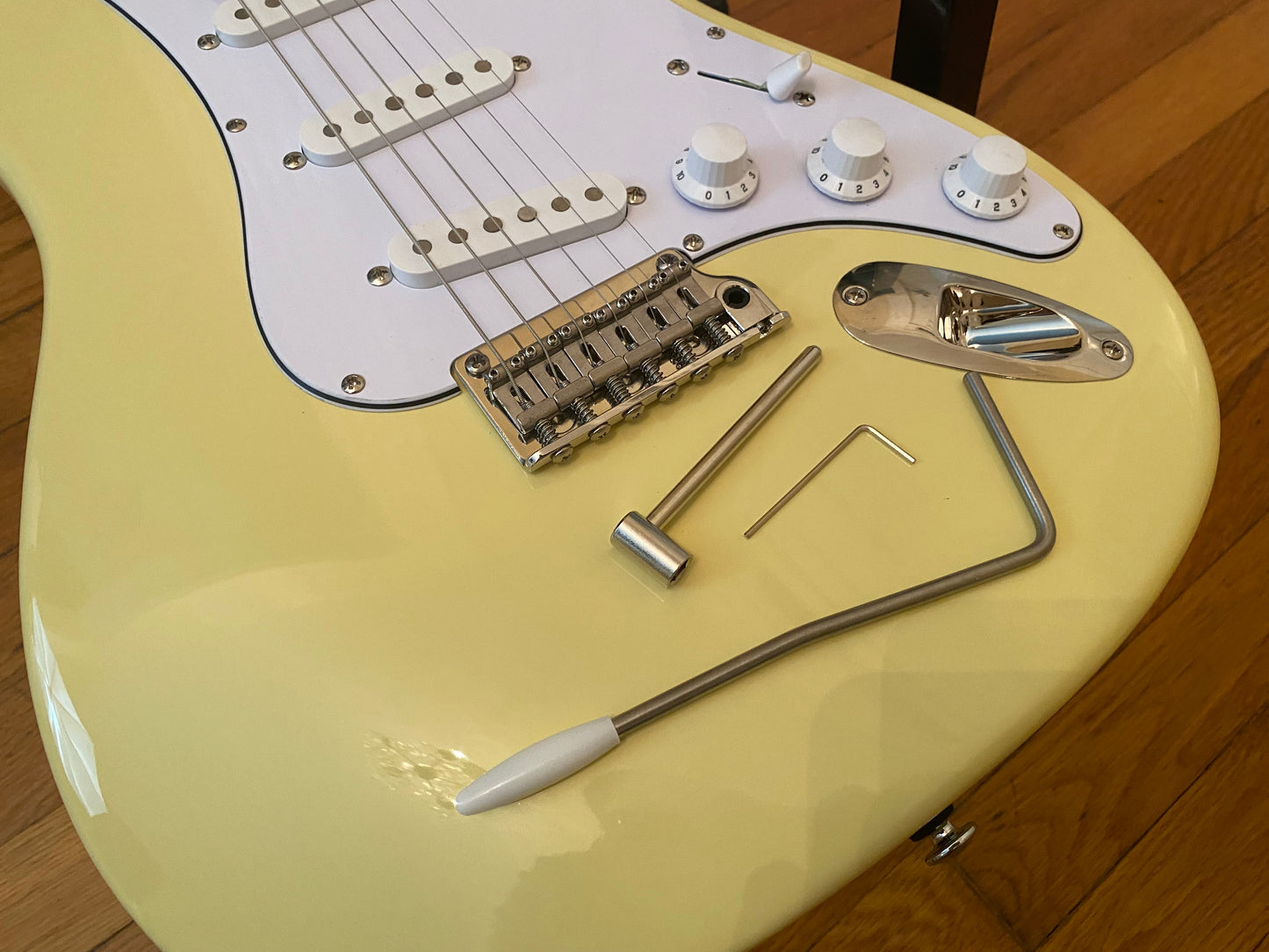 2021 Silver Sky SE | Moon White, Fresh Setup w/ Gig Bag