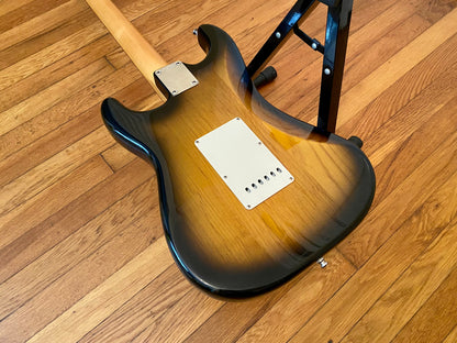 2006 Fender American Deluxe Vintage Player '62 Stratocaster Flame Top | 2-Tone Sunburst