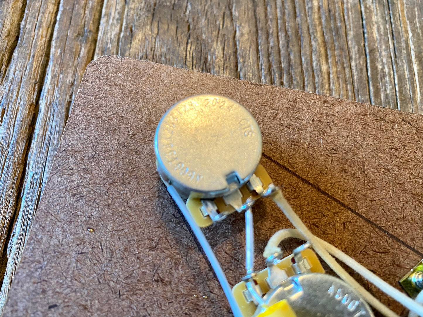 Stratocaster Traditional Wiring Kit | CTS 450G 250 kΩ Audio Taper Potentiometers, Mallory 150 Capacitor